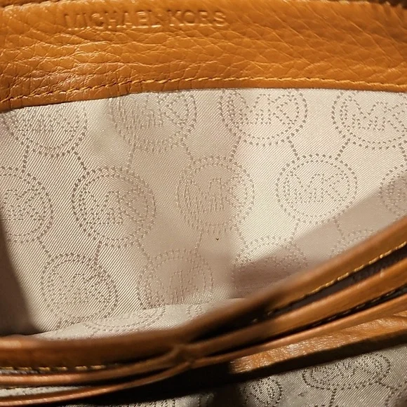 Michael Kors Leather Embossed Logo Wallet - Picture 14 of 15
